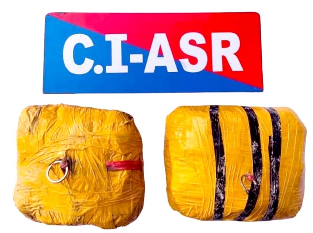 Crossborder drug smuggling case Two arrested with 5 kg heroin